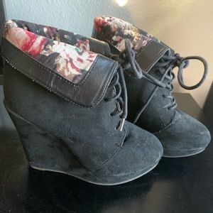 BLACK WEDGE BOOTIES QUPID SIZE 5 1/2